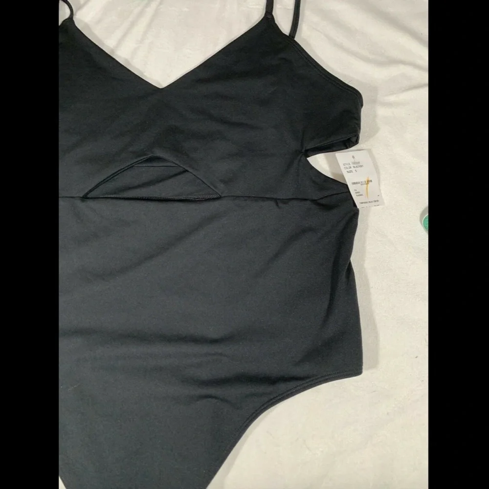 NEW $140 Good American Front Cutout V-neck Camisole Thong Bodysuit in Black SZ 5 - Picture 7 of 12